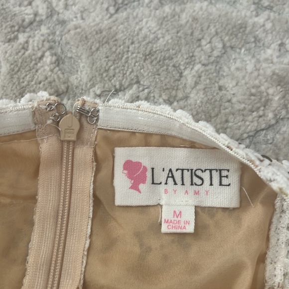 L’atiste gorgeous lace dress!!! Size M😍😍 - Picture 4 of 4